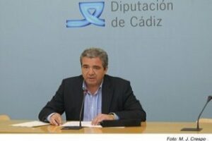 Senderismo, piragüismo y escalada en los parajes naturales de Cádiz