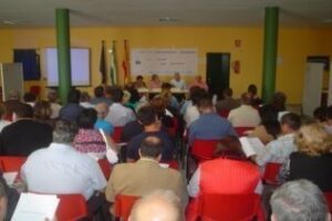 El presidente de FAPACSA habla a las amas de casa sobre el IBI