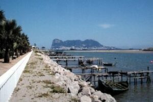 Intervenida una embarcación con 418 kilos de hachís en Palmones