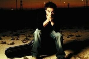 Paco Ortega vuelve a la canción "tocando las pelotas" a los mercados