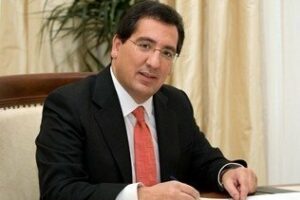 Pastrana acusa a Pulido de vender Cajasol en "beneficio propio"