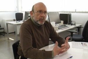 García (IU): "A Sanz lo que le pasa es que al lamerse las heridas le escuece más y chilla y cae en la bufonería"