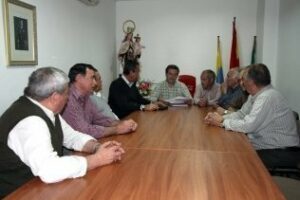 Vecinos de Pelayo y la Perlita plantean sus demandas a de la Torre