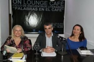 Comienzan los encuentros literarios del ciclo "Palabras en el Café"