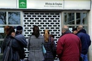 Landaluce valora la bajada del paro en 890 personas en Algeciras