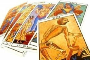 Cae una red de teleoperadores de tarot que extorsionaba a sus clientes con las grabaciones