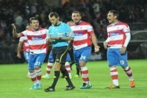 Iñaki García, ex portero del Algeciras, intentó agredir al colegiado Clos Gómez