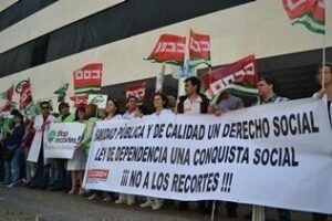 Cientos de personas se manifiestan contra los recortes en sanidad
