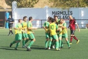 La UD Los Barrios confirma en Chiclana su regreso a Tercera División