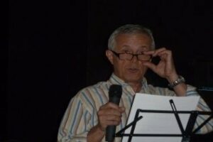 Santiago Zaldivar, profesor del IES Isla Verde, presenta su libro "Territorio ESO"