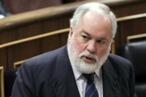 García (IU) critica que Arias Cañete se vaya del Ministerio "sin resolver la situación de las almadrabas"