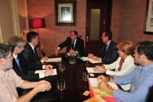 Landaluce apuesta porque Correos permanezca en el centro de la ciudad