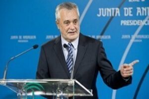 Griñán renuncia para preservar a la Junta de la "erosión" de los ERE