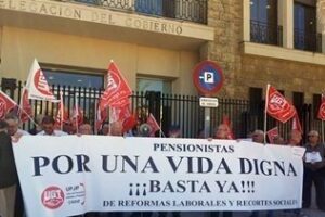 Jubilados de UGT se echan a la calle contra los recortes del Gobierno