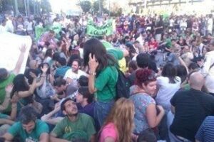 Miles de andaluces culminan una "exitosa" jornada de huelga