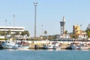 La Royal Navy y la Policía de Gibraltar acosan a los pescadores de Algeciras