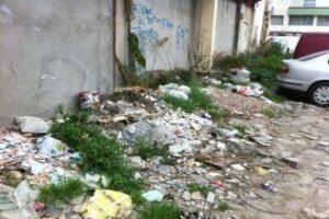 Fotodenuncia: El solar del antiguo Mérida se convierte en un vertedero