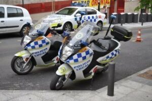 Detenidos dos jóvenes por robar en el interior de un vehículo en Algeciras