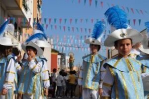 Los actos a la Virgen María Auxiliadora culminan con la procesión por la ciudad