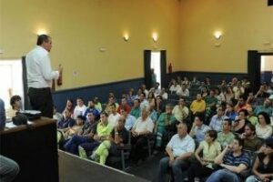 Romero explica a la plantilla municipal el impago de sus nóminas