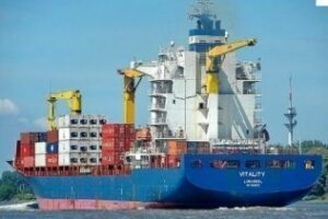 Retenido en el puerto un buque que causó contaminación en Canarias