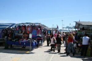 El mercadillo semanal se instalará en el Llano Amarillo a partir del 1 de mayo por la Feria
