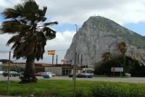 El rechazo del TUE 'alarma a los gobiernos de Gibraltar y Reino Unido