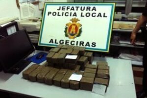 La Policía Local interviene más de 26 kilos de hachís en el interior de un coche