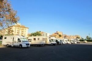 Herido un hombre de 67 años en el incendio de una caravana en Algeciras