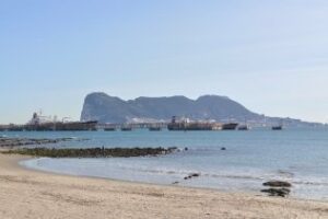 La Línea mantiene la alerta por el vertido de hidrocarburos en Gibraltar