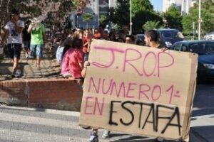 El AMPA del IES Isla Verde muestra su apoyo a los alumnos estafados