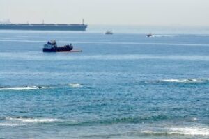 Un nuevo vertido obliga a desplegar los operativos de limpieza en las playas