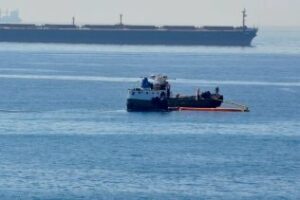 Crespo quita gravedad al vertido del 'Segulus' en la Bahía de Algeciras