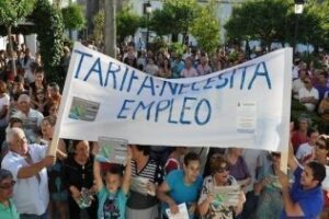 Más de 700 tarifeños se concentran a favor del "sí" a Valdevaqueros