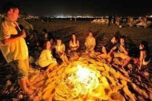 Algeciras celebra San Juan con las tradicionales fogatas en la playa