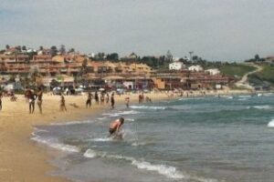Algeciras recibe la Bandera Azul de este año para la playa de Getares