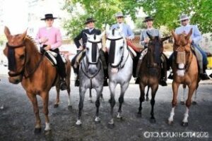 Caballos y jinetes engalanados en el Sábado de Feria de Algeciras