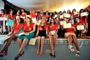 La última promoción de Turismo y Trabajo Social recibe su diplomatura