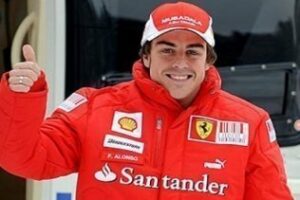 Alonso aguanta el acoso y logra una brillante victoria para mantenerse líder