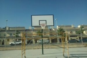 El ayuntamiento acomete mejoras en las pistas deportivas del Acebuchal