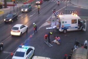 Una colisión entre un ciclomotor y una furgoneta se salda con un herido