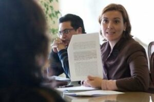 La alcaldesa de La Línea recibe una amenaza de muerte por escrito