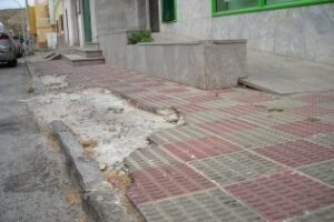 Vecinos de Los Pastores denuncian que Urbanismo tiene abandonado el barrio