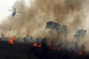 Sigue activo el incendio en San Roque pero con evolución favorable