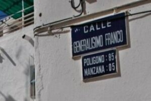 Un juez de Valencia ordena retirar el título de alcalde honorífico a Franco