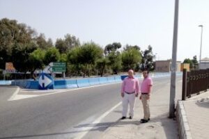 El Ayuntamiento limpia y desbroza taludes e isletas de un tramo Acceso Norte