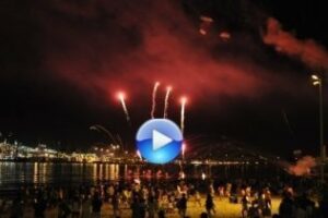 Los fuegos artificiales ponen fin a la romería marítima de la Palma