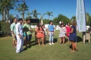 Alumnos de Fomento visitan el stand de Turismo en Sotogrande