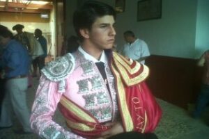 El novillero algecireño Jesus Nieto a hombros en el Puerto de Santa María