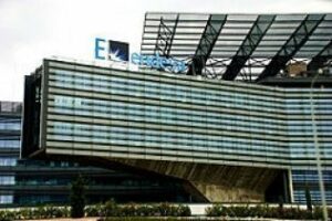 Las eléctricas empiezan a refacturar la subida de luz ordenada por el Supremo